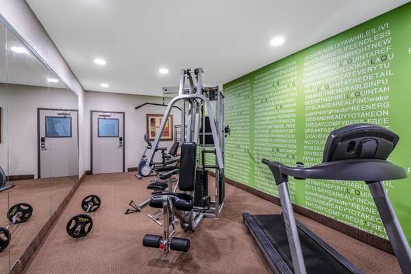 Fitness/ Exercise Room - La Quinta Inn & Suites Canton