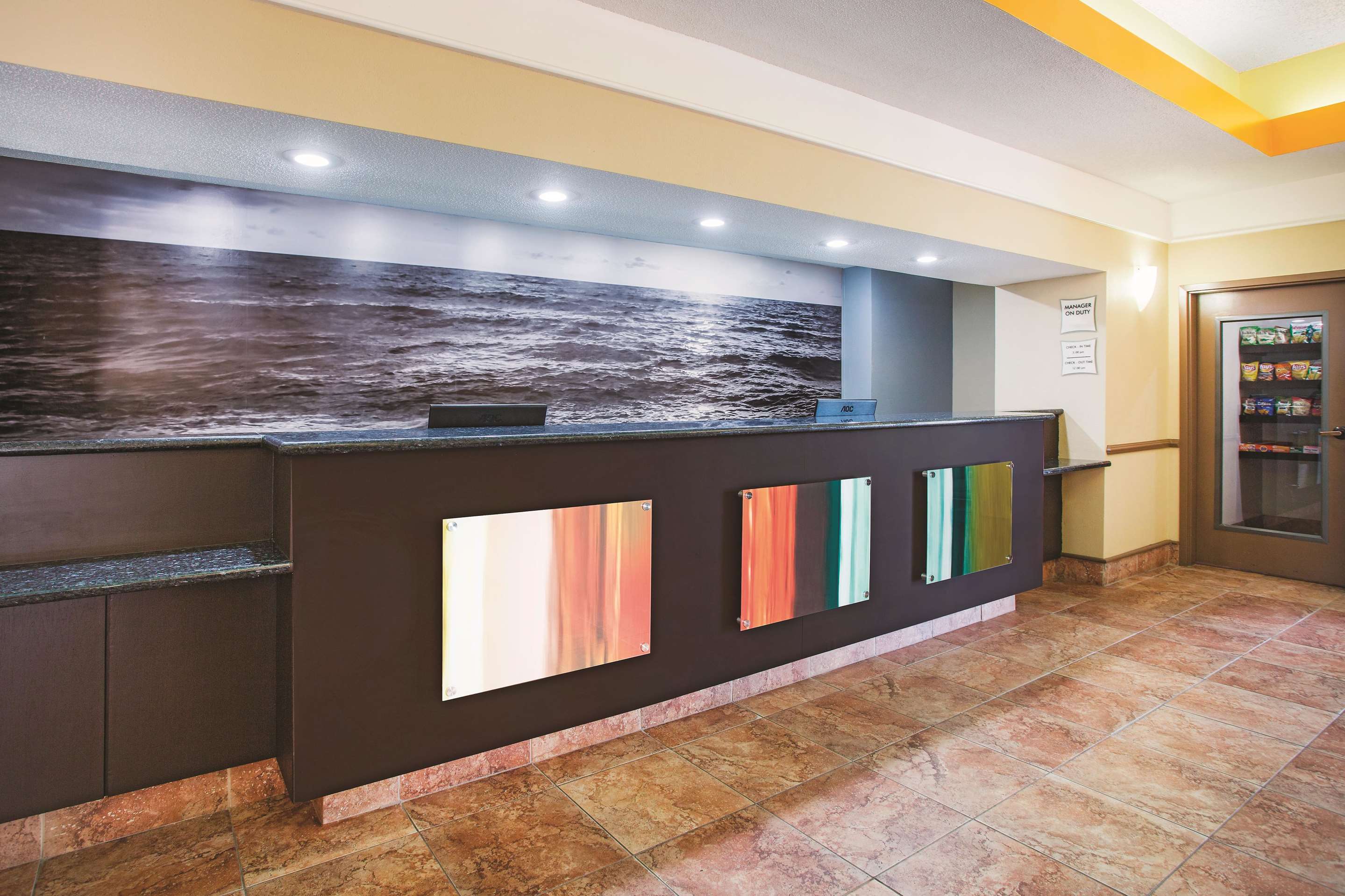 Lobby | La Quinta Inn & Suites by Wyndham Kingsland/Kings Bay