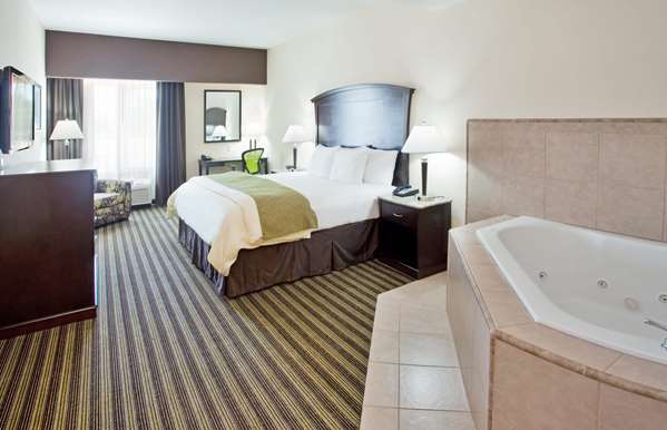 Suite - La Quinta Inn & Suites Fowler - CA 99, Exit 123