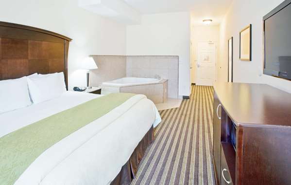 Suite - La Quinta Inn & Suites Fowler - CA 99, Exit 123