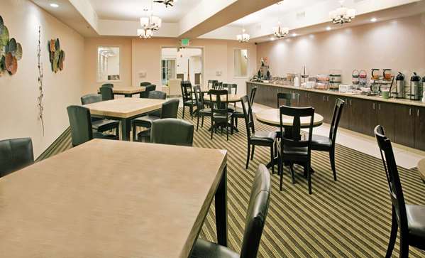  - La Quinta Inn & Suites Fowler - CA 99, Exit 123