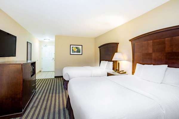  - La Quinta Inn & Suites Fowler - CA 99, Exit 123