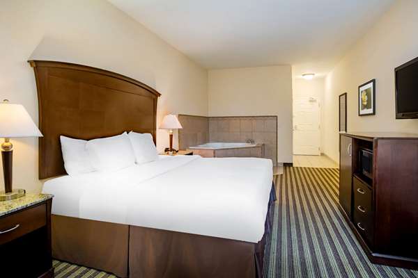 Suite - La Quinta Inn & Suites Fowler - CA 99, Exit 123
