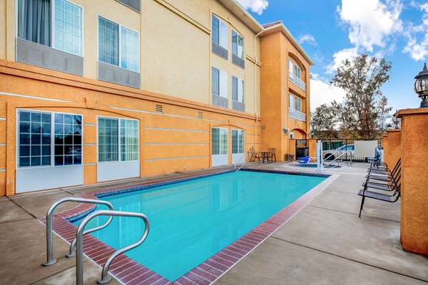 Pool - La Quinta Inn & Suites Fowler - CA 99, Exit 123