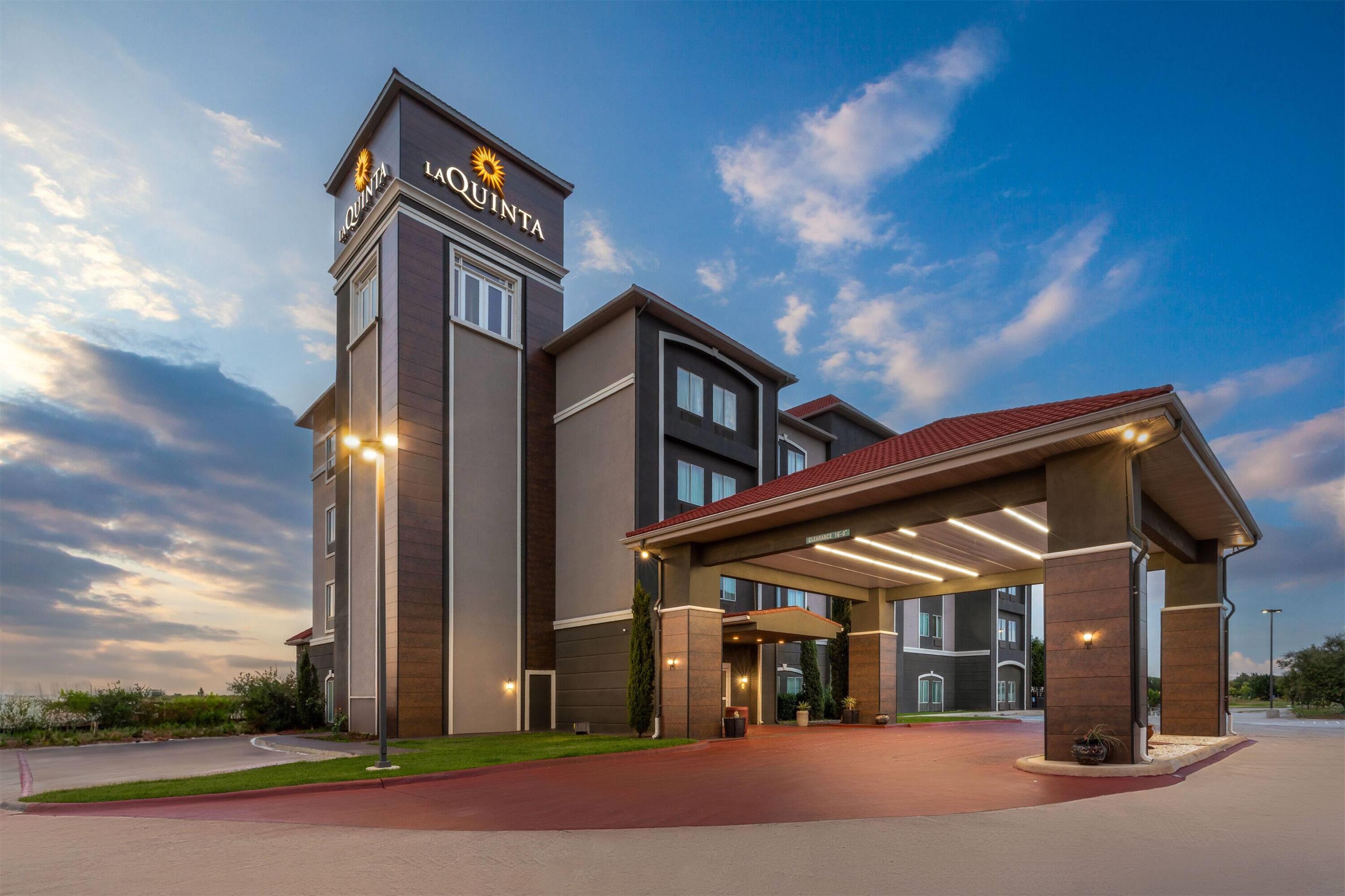 Exterior | La Quinta Inn & Suites by Wyndham Brownwood