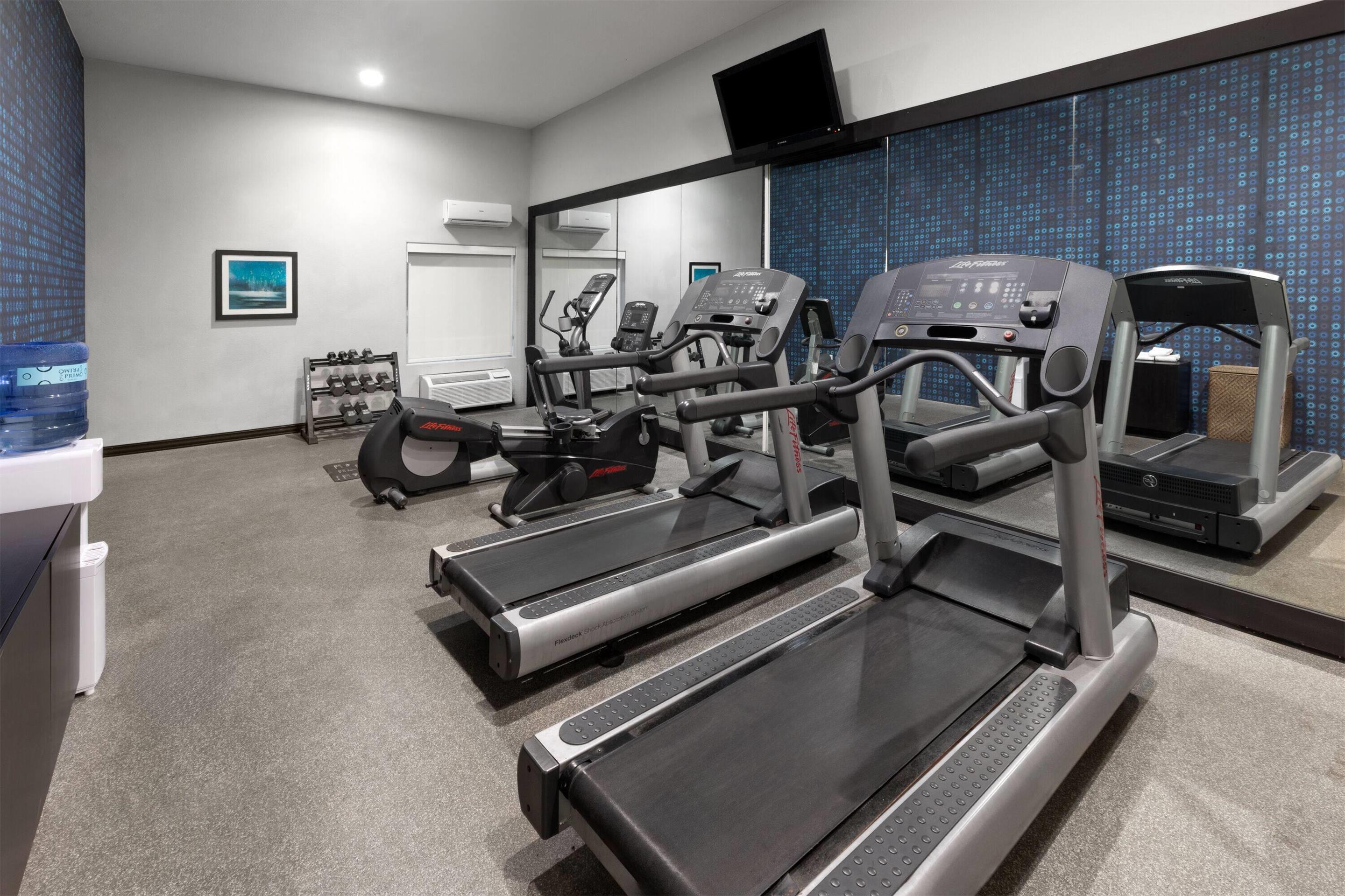 Health club fitness center gym | La Quinta Inn & Suites by Wyndham Brownwood