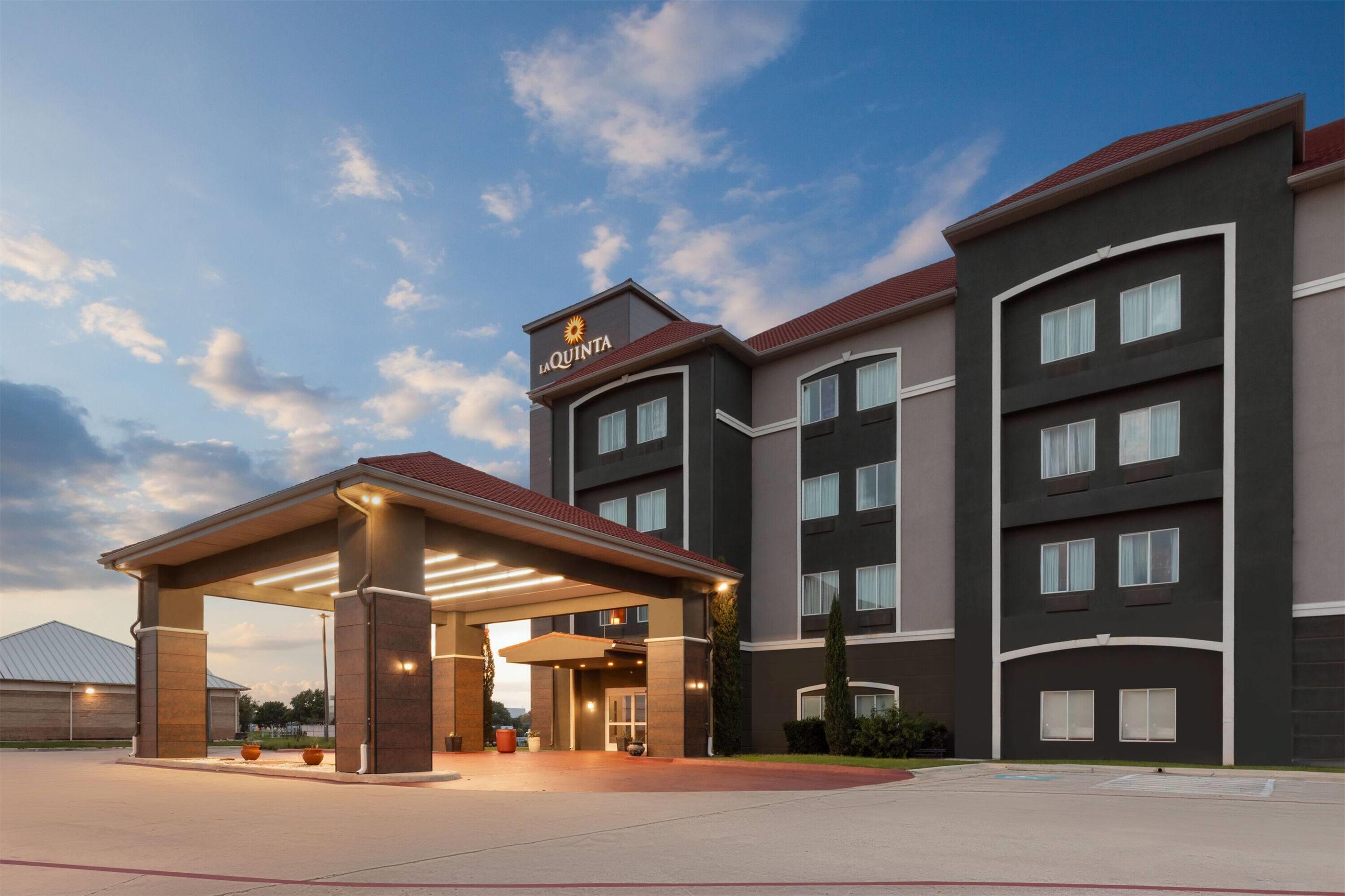 Exterior | La Quinta Inn & Suites by Wyndham Brownwood