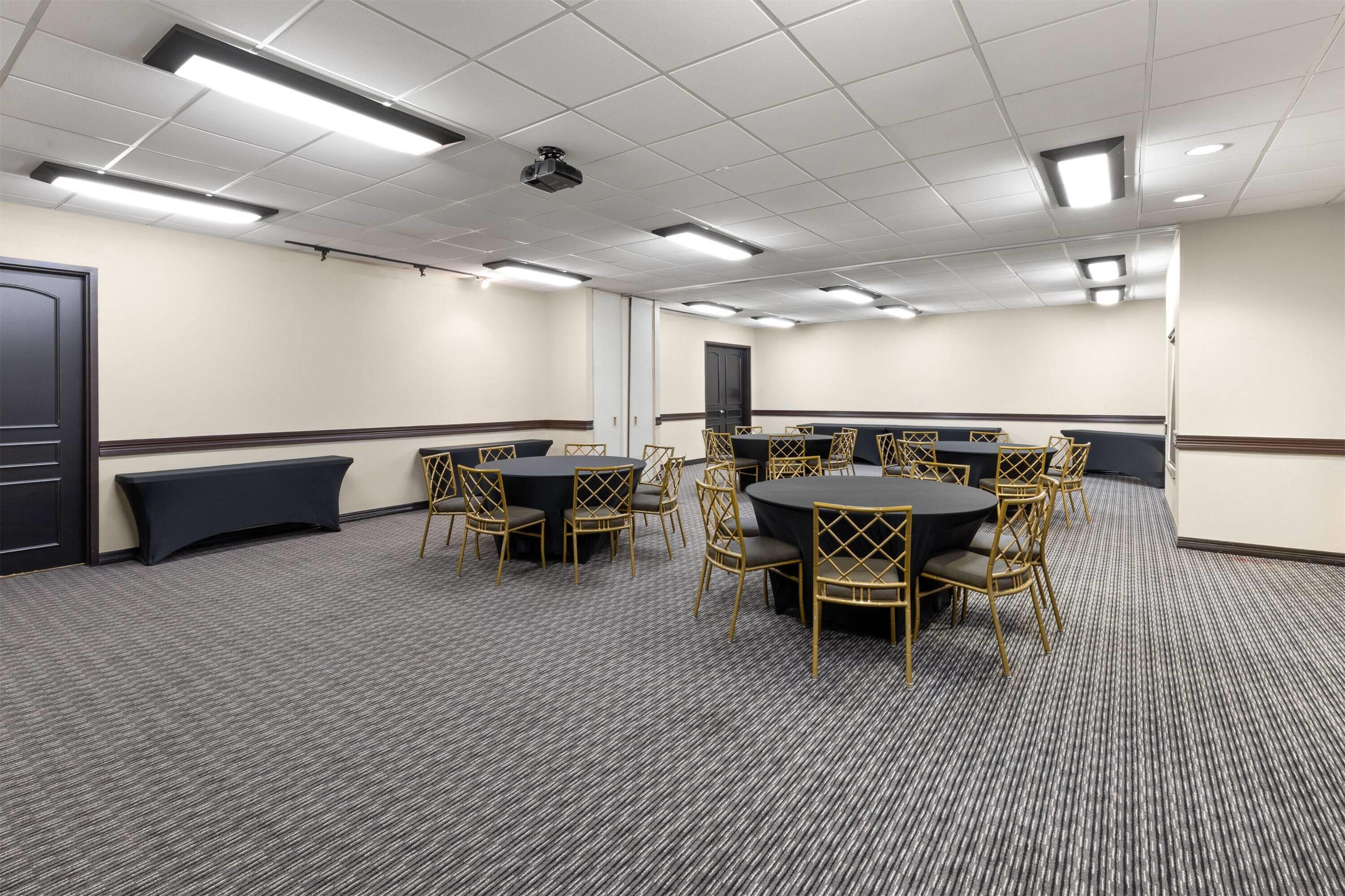 Meeting Room | La Quinta Inn & Suites by Wyndham Brownwood