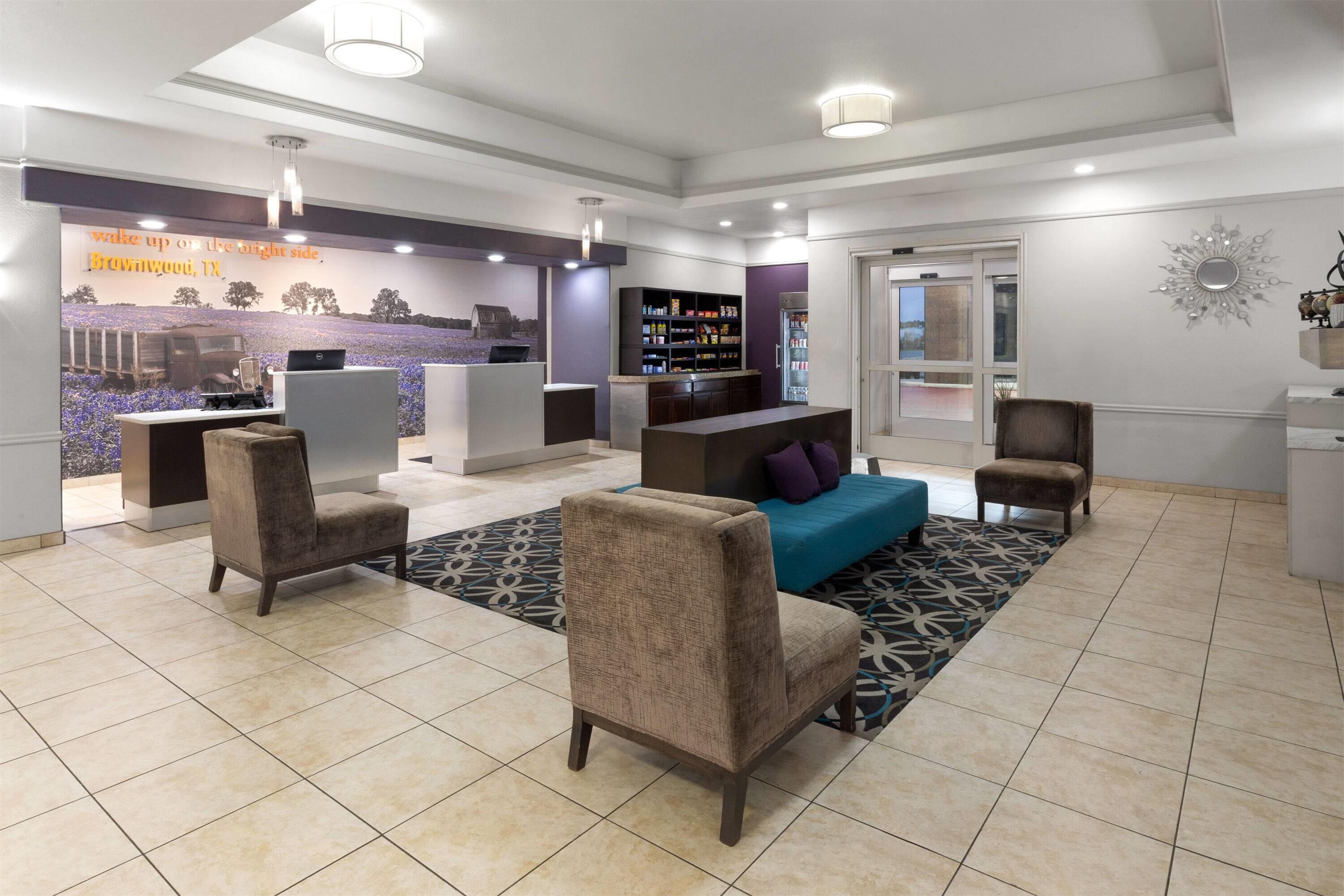 Lobby | La Quinta Inn & Suites by Wyndham Brownwood