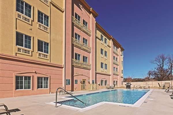 Pool - La Quinta Inn & Suites Decatur