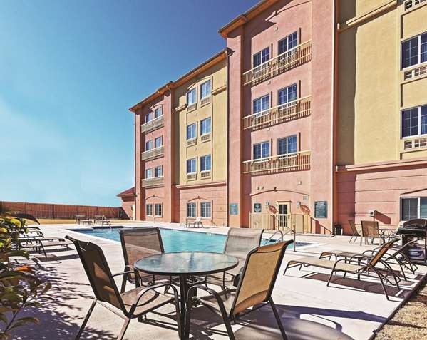 Pool - La Quinta Inn & Suites Decatur