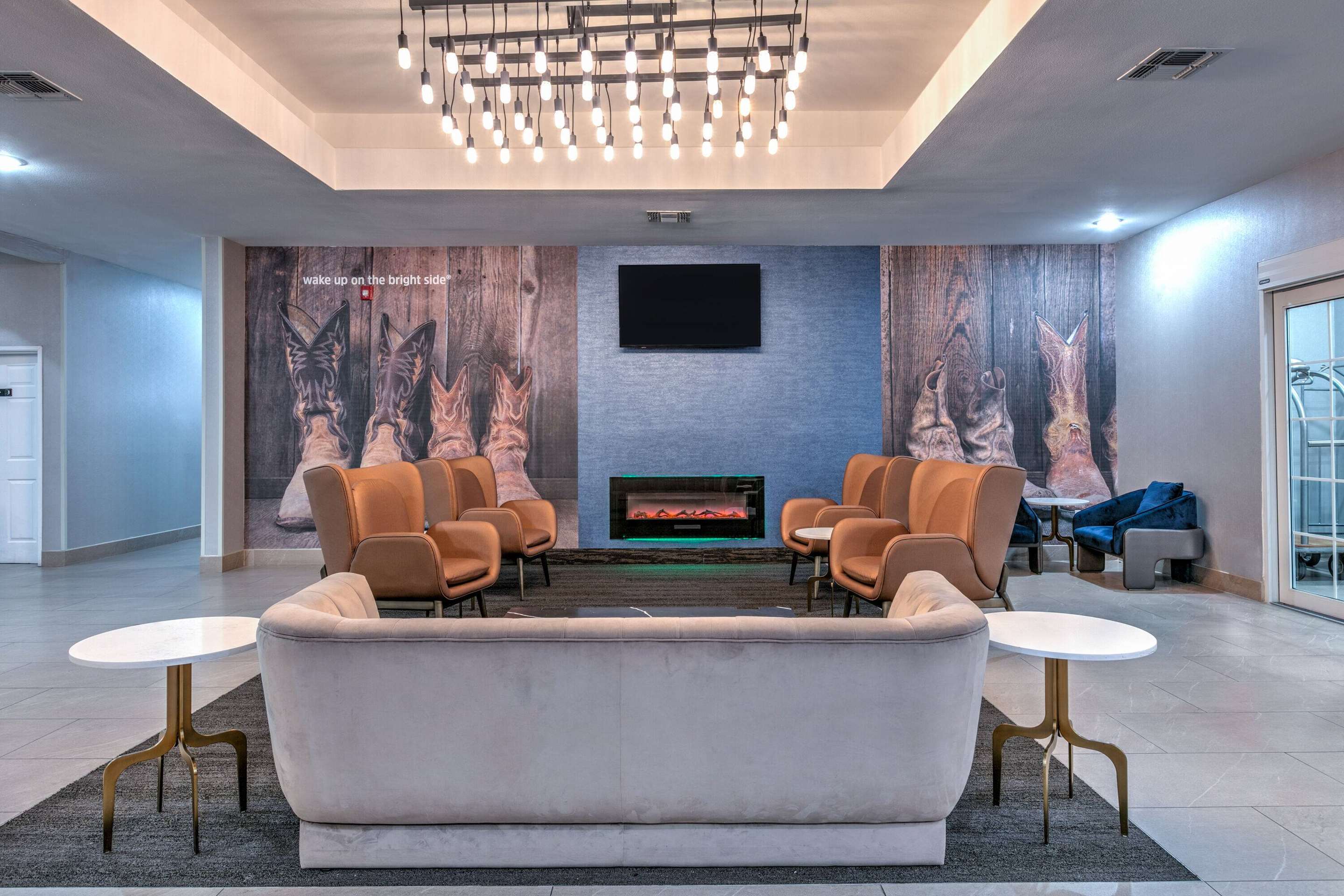 Lobby | La Quinta Inn & Suites by Wyndham Decatur