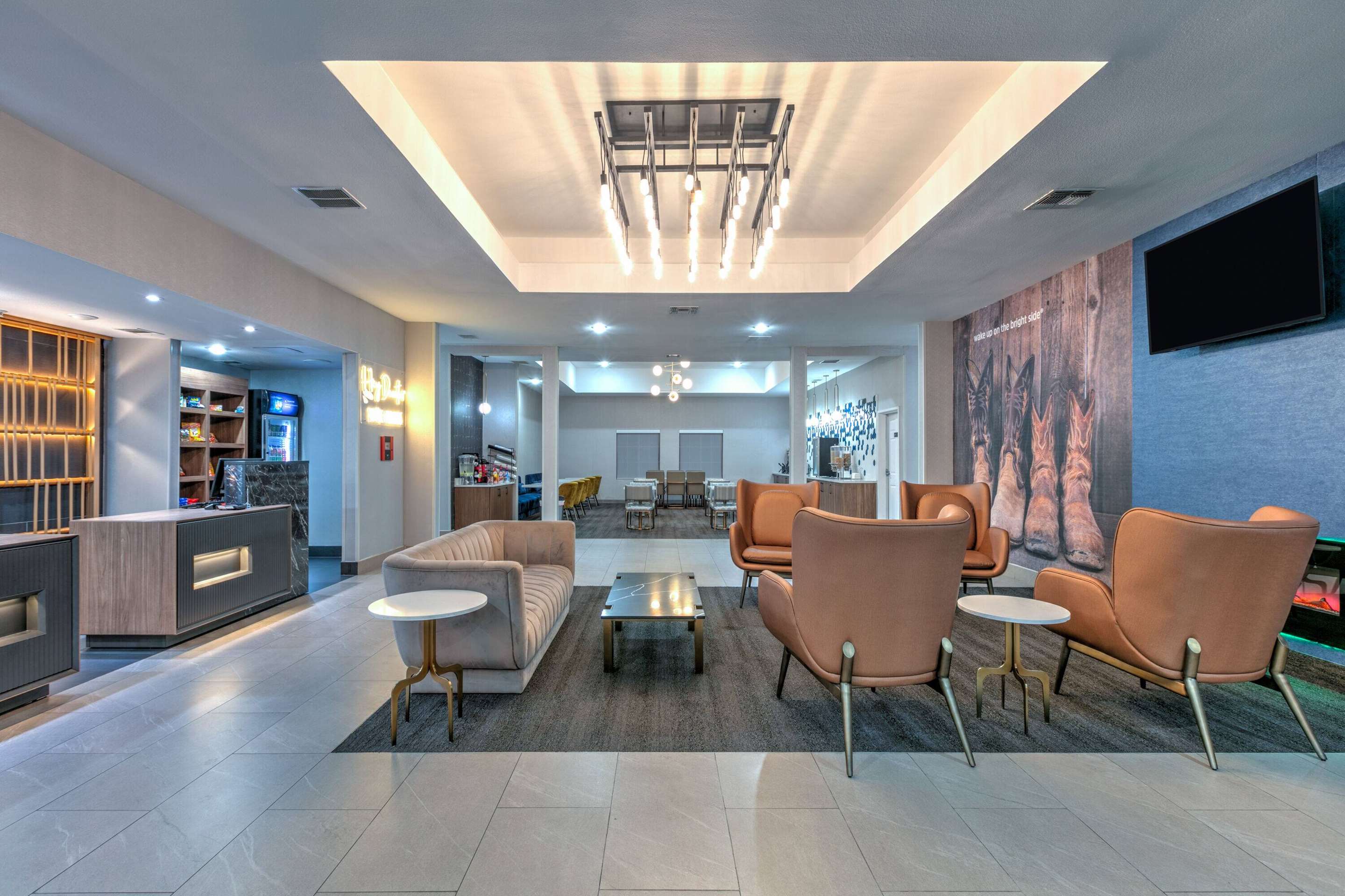 Lobby | La Quinta Inn & Suites by Wyndham Decatur