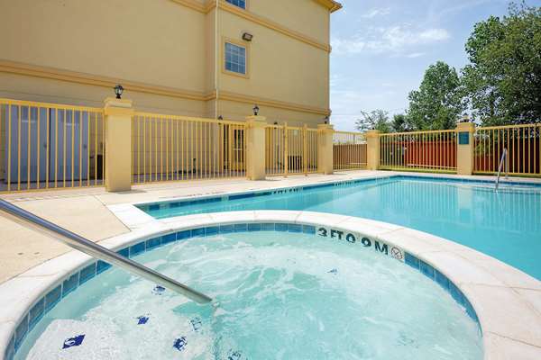 Pool - La Quinta Inn & Suites Cleburne