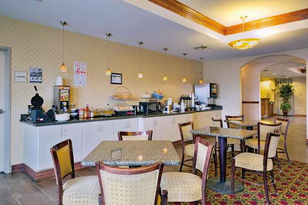  - La Quinta Inn & Suites Cleburne