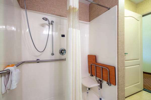  - La Quinta Inn & Suites Cleburne