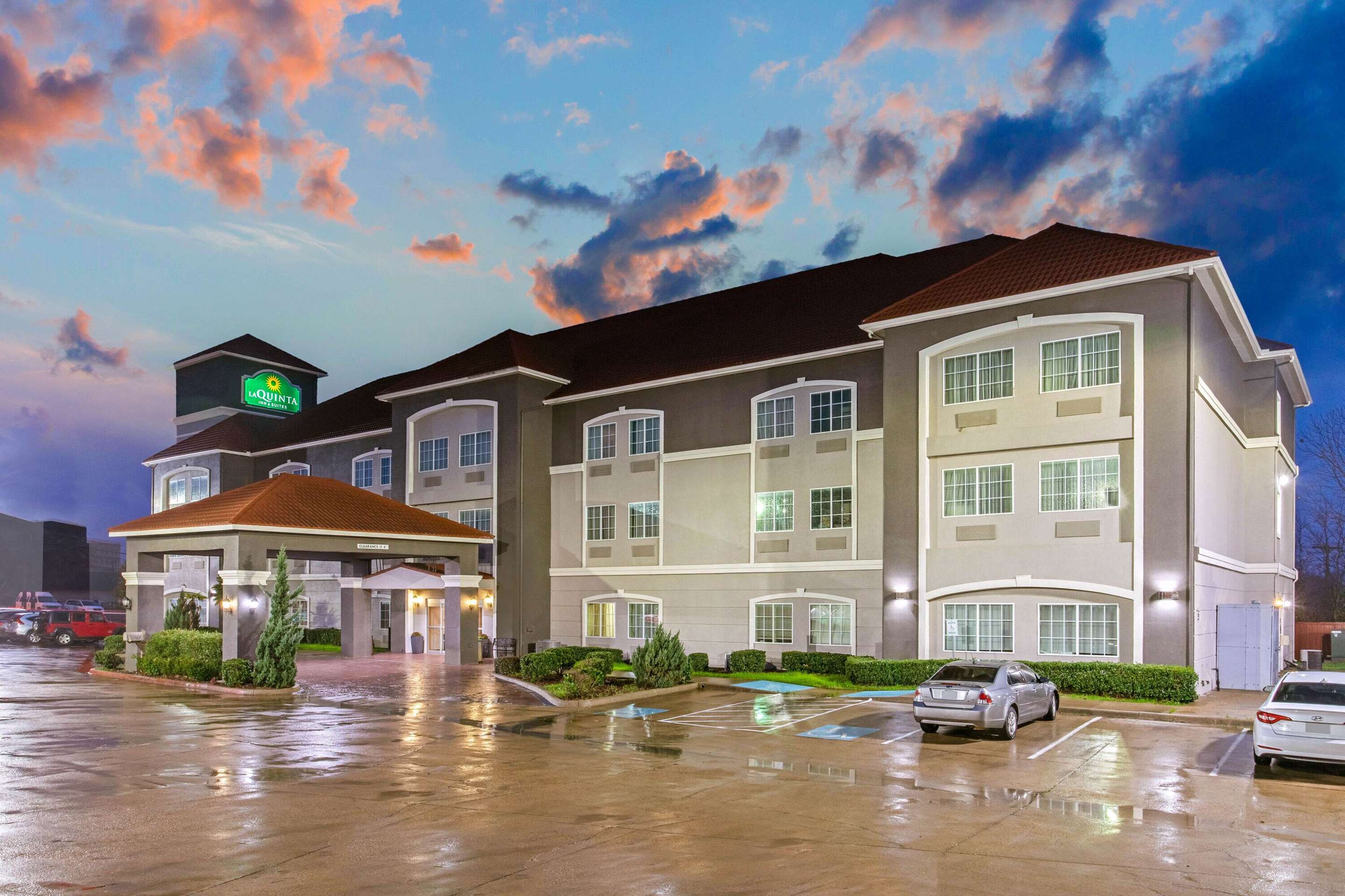Exterior | La Quinta by Wyndham Cleburne