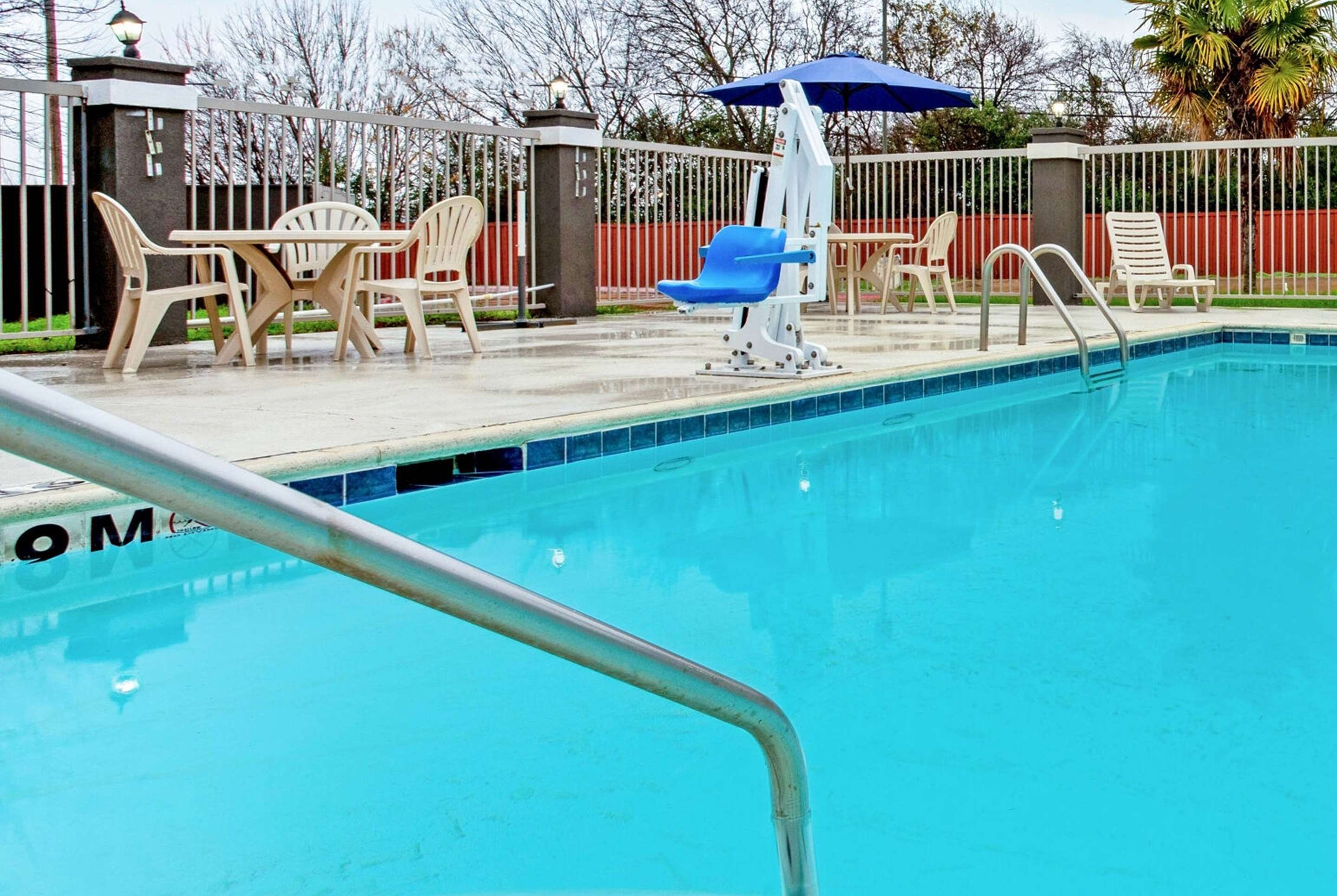 Pool | La Quinta by Wyndham Cleburne