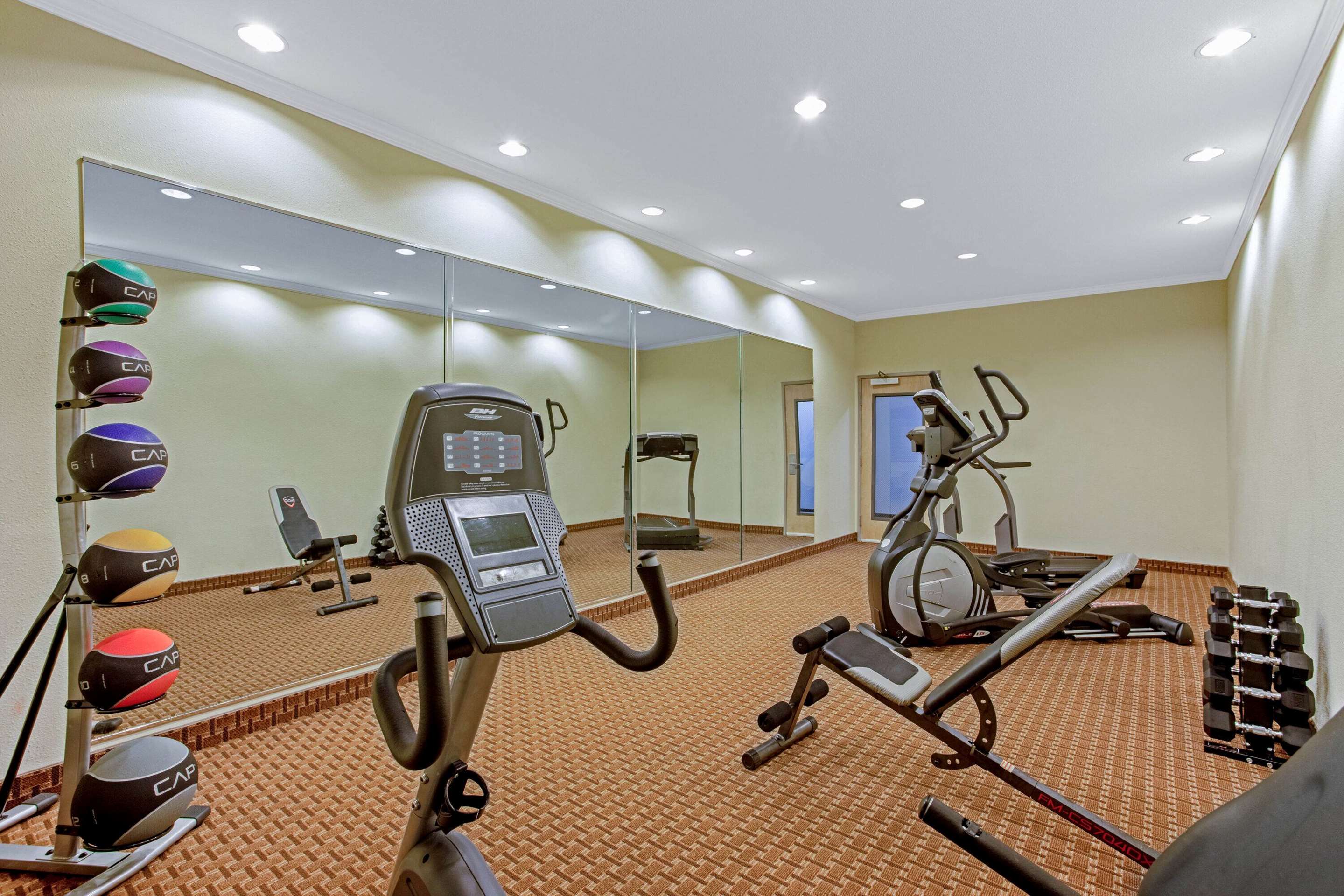 Health club fitness center gym | La Quinta by Wyndham Cleburne