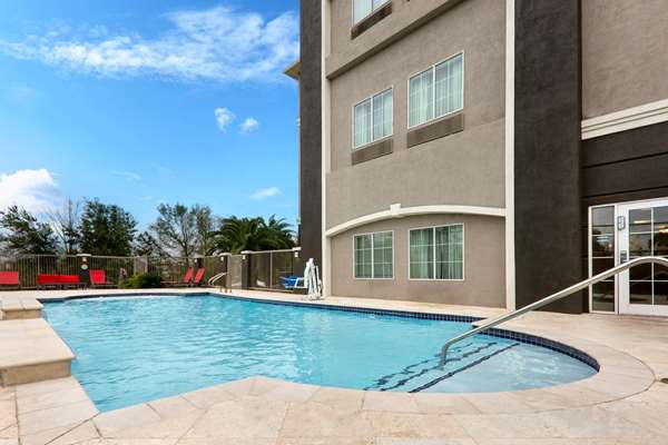 Pool - La Quinta Inn & Suites Alvin
