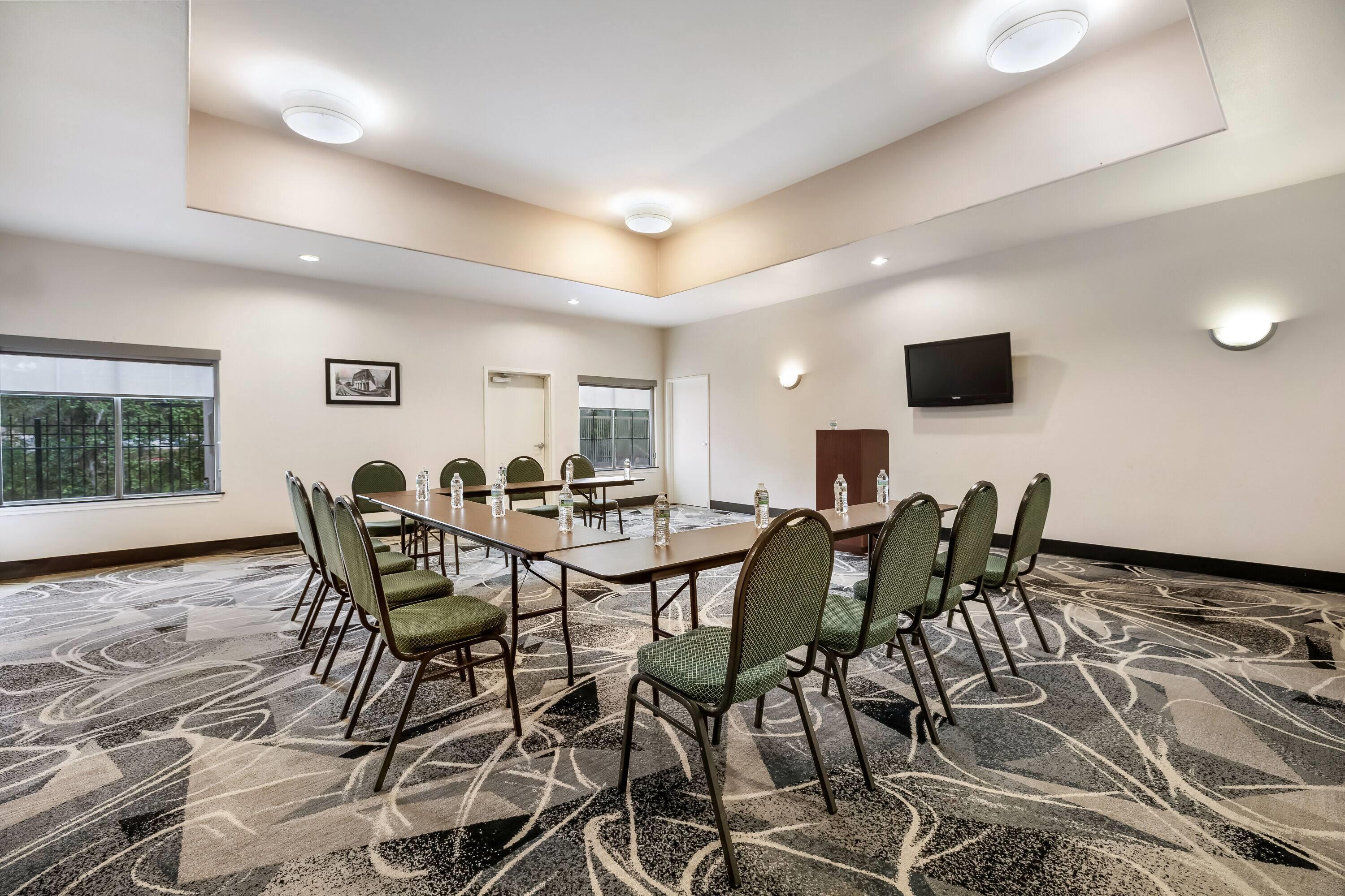 Meeting Room | La Quinta Inn & Suites by Wyndham Alvin