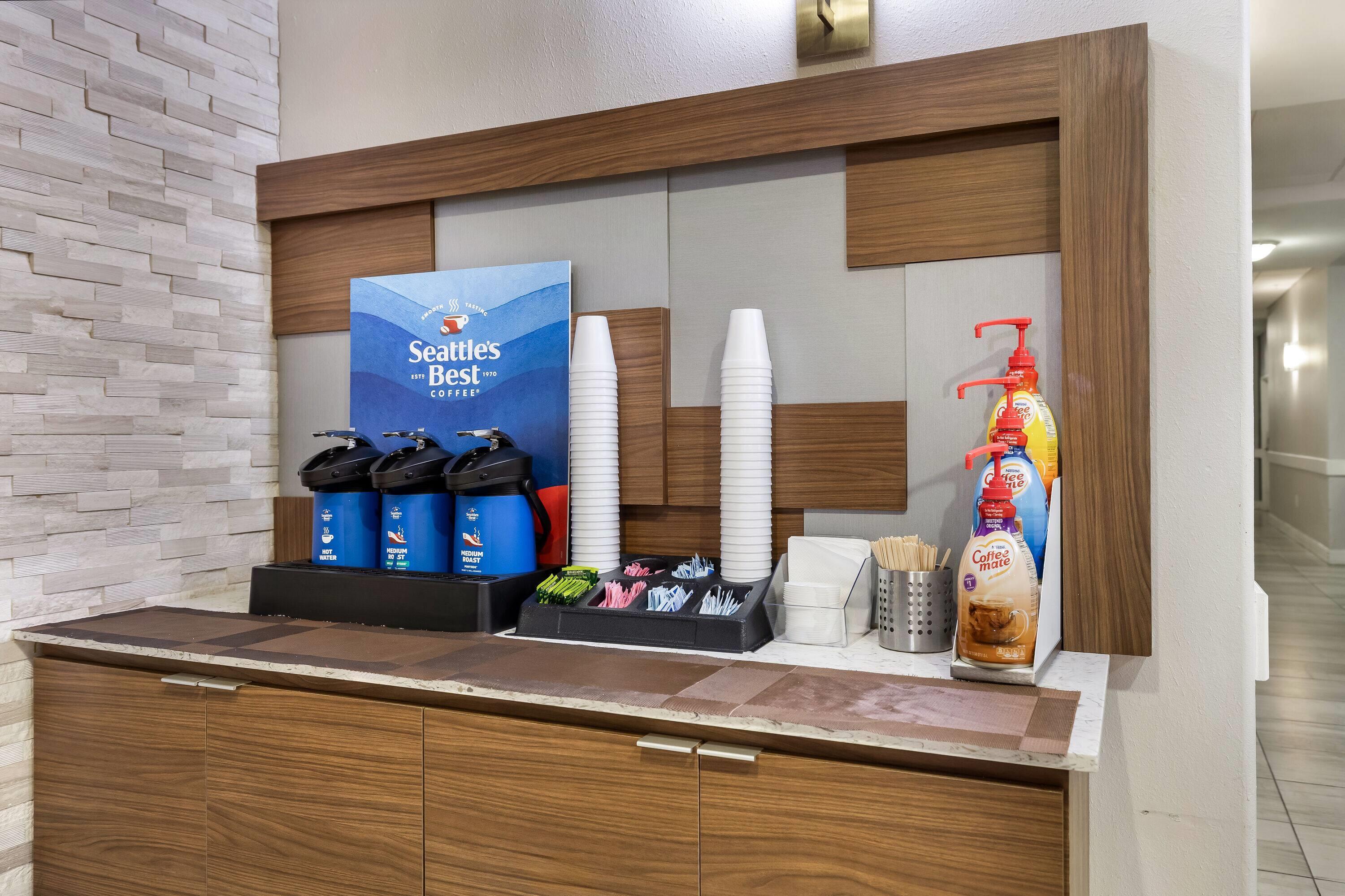 Breakfast Area | La Quinta Inn & Suites by Wyndham Alvin