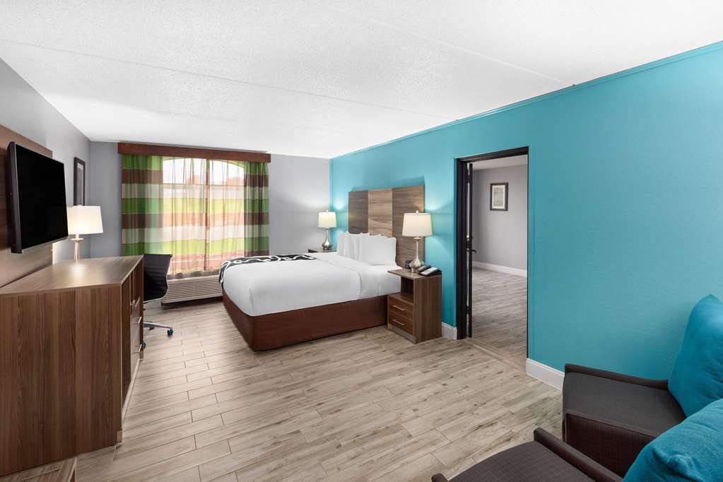LA QUINTA IS SEVIERVILLE-guestroom-Guest Room,Suite,On-Site.jpg