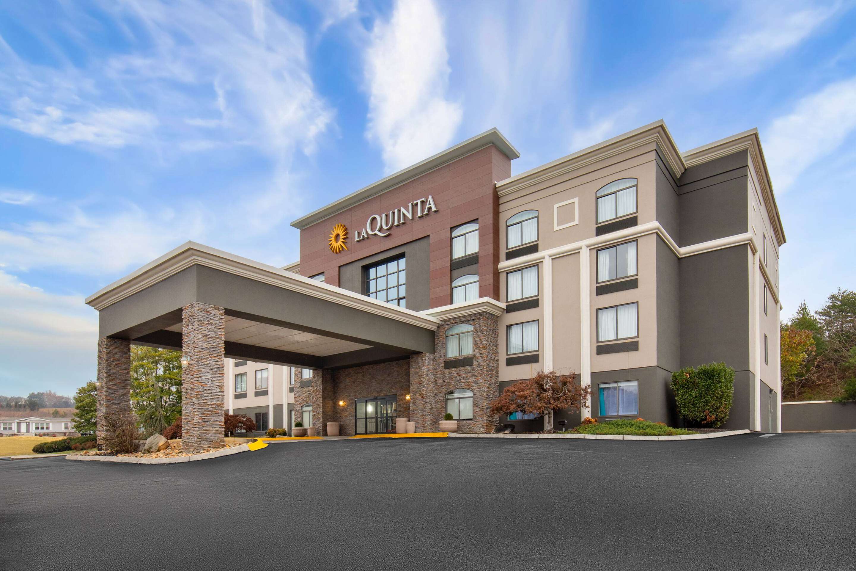 Exterior | La Quinta by Wyndham Sevierville / Kodak