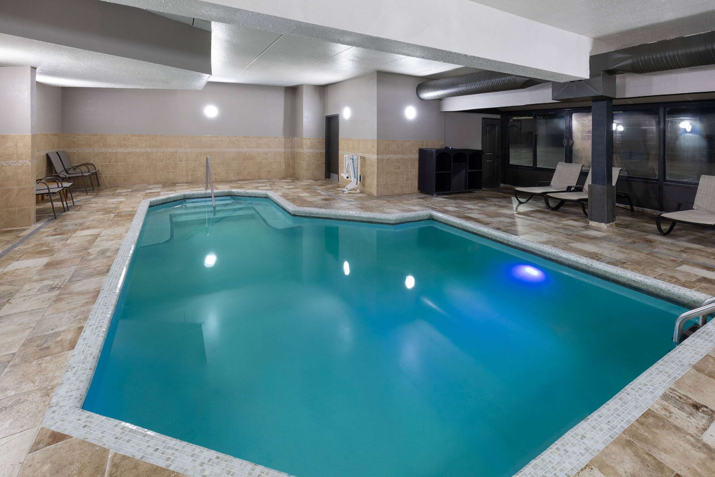 Pool - indoor | La Quinta by Wyndham Sevierville / Kodak
