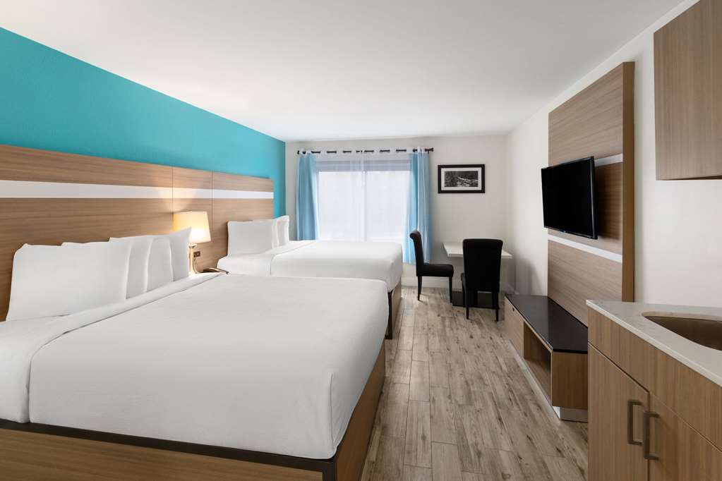 LA QUINTA IS SEVIERVILLE-guestroom-Guest Room,On-Site.jpg