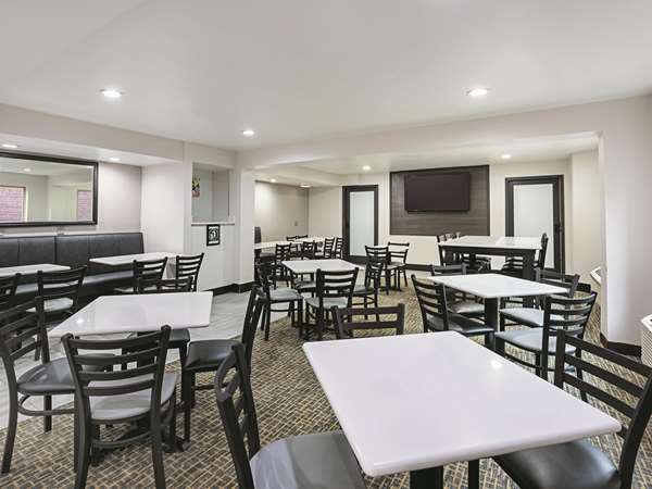  - La Quinta Inn & Suites Brooklyn Park - I-94 & I-694, Exit 30