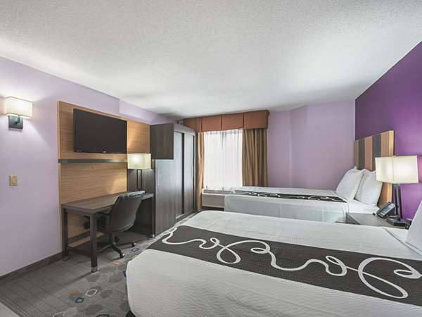  - La Quinta Inn & Suites Brooklyn Park - I-94 & I-694, Exit 30