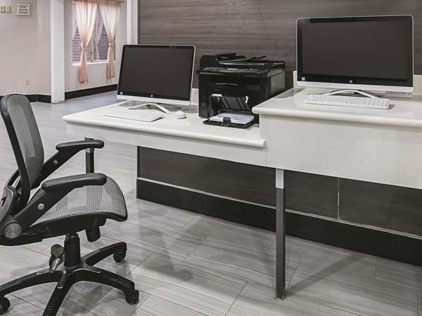 Conference Area - La Quinta Inn & Suites Brooklyn Park - I-94 & I-694, Exit 30