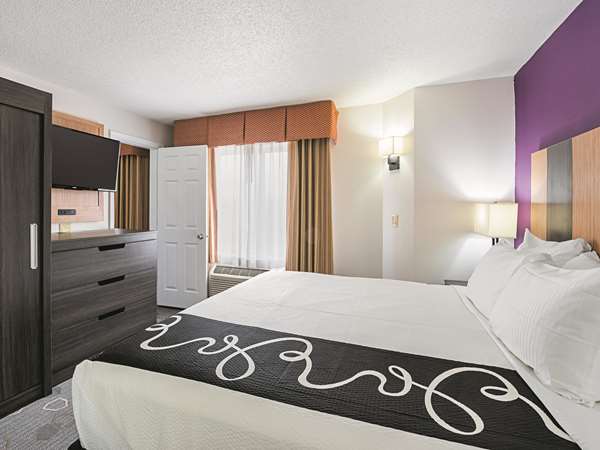 Suite - La Quinta Inn & Suites Brooklyn Park - I-94 & I-694, Exit 30