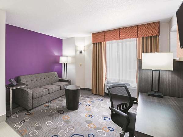 Suite - La Quinta Inn & Suites Brooklyn Park - I-94 & I-694, Exit 30