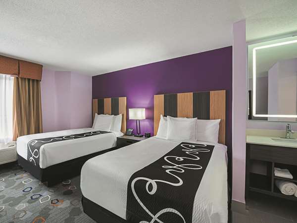  - La Quinta Inn & Suites Brooklyn Park - I-94 & I-694, Exit 30