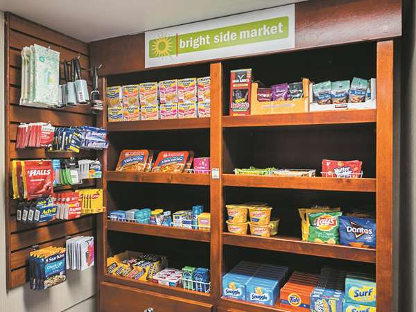  - La Quinta Inn & Suites Brooklyn Park - I-94 & I-694, Exit 30