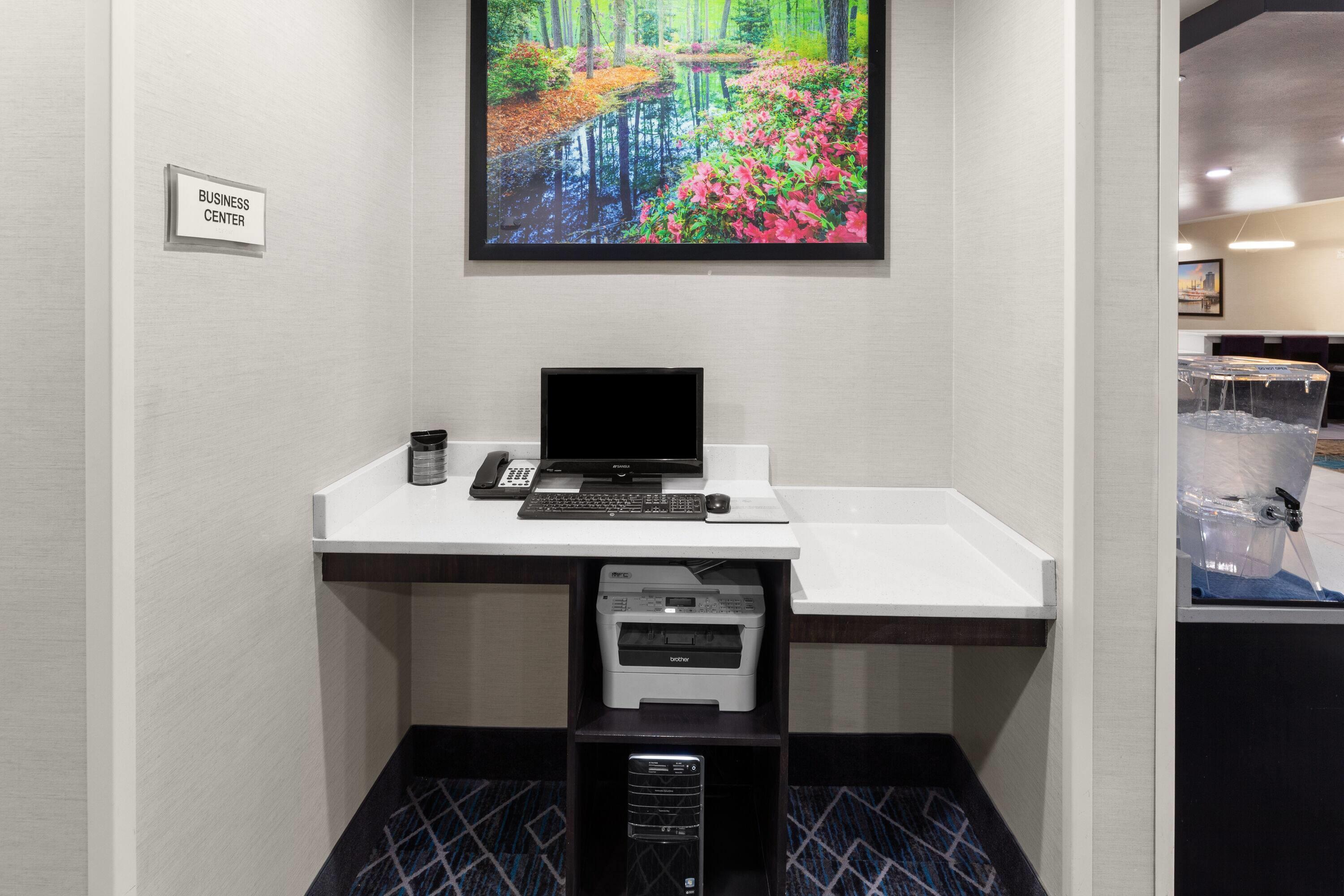Business Center | La Quinta Inn & Suites by Wyndham Boutte
