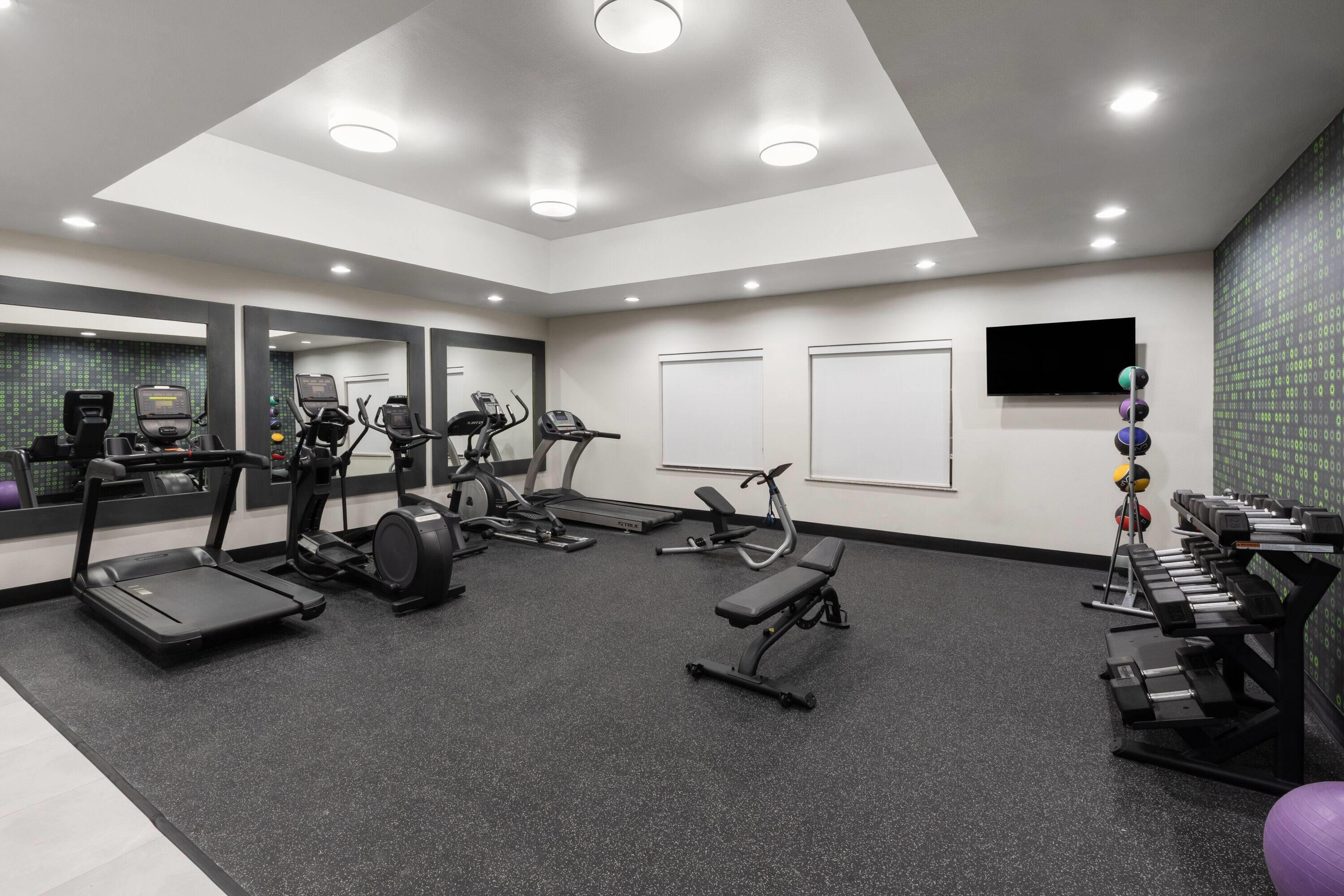 Health club fitness center gym | La Quinta Inn & Suites by Wyndham Boutte