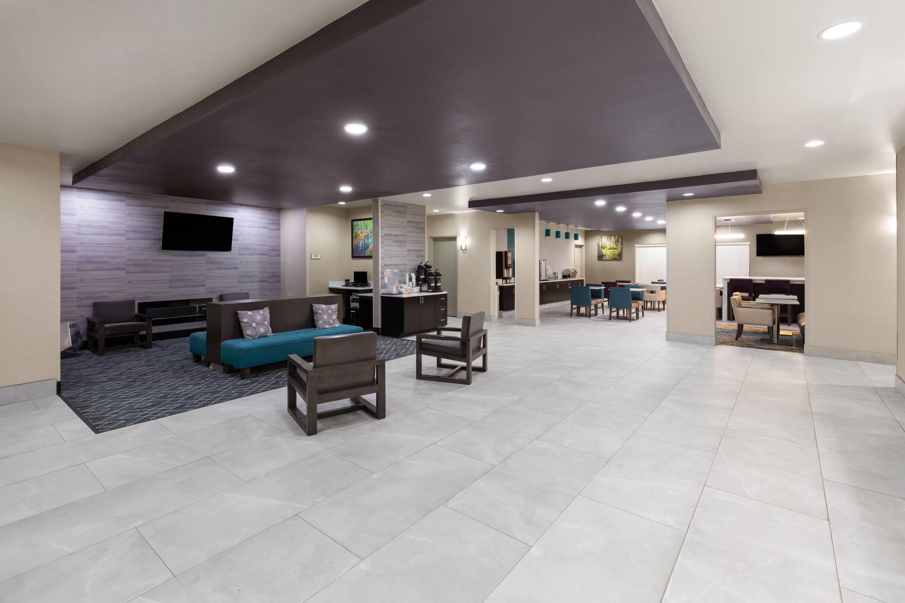 Lobby | La Quinta Inn & Suites by Wyndham Boutte
