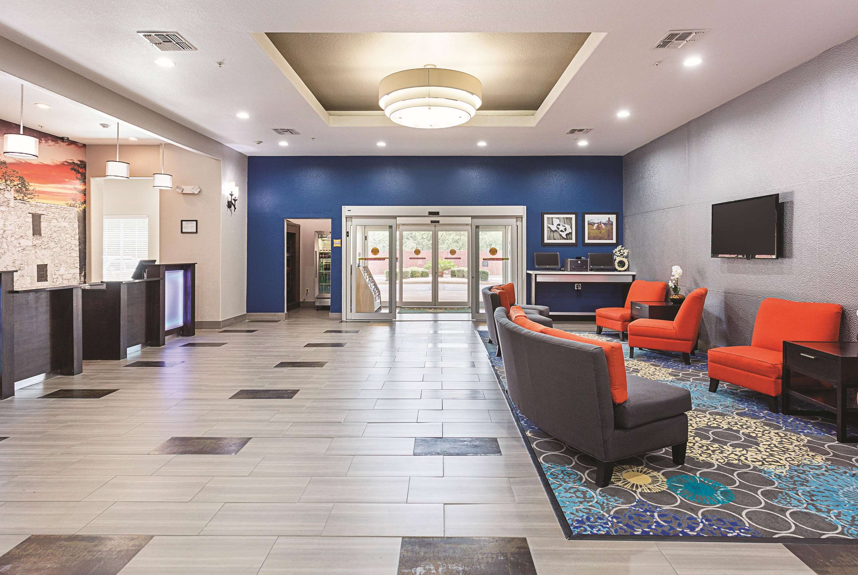 Lobby | La Quinta Inn & Suites by Wyndham San Antonio Northwest