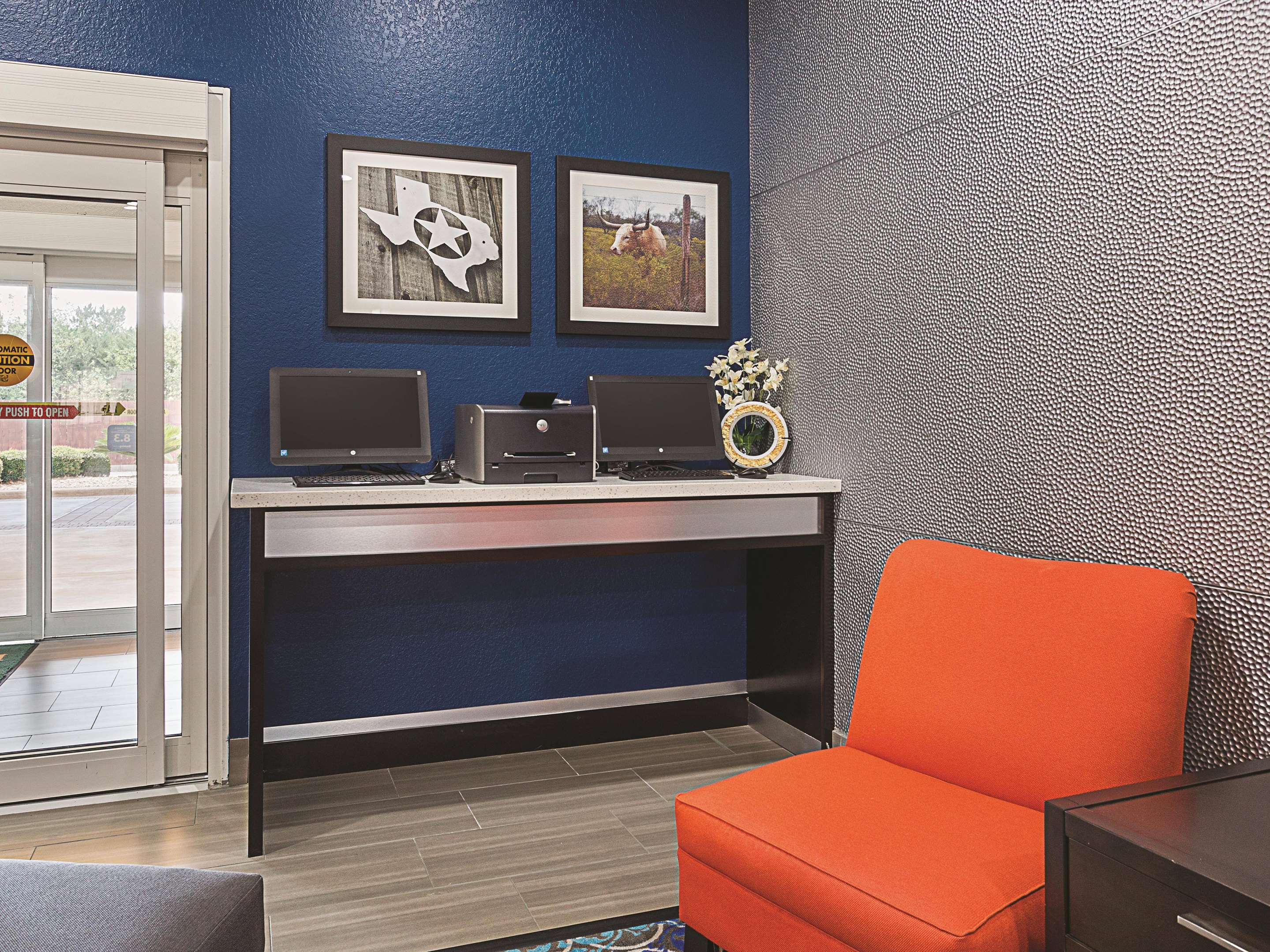 Business Center | La Quinta Inn & Suites by Wyndham San Antonio Northwest