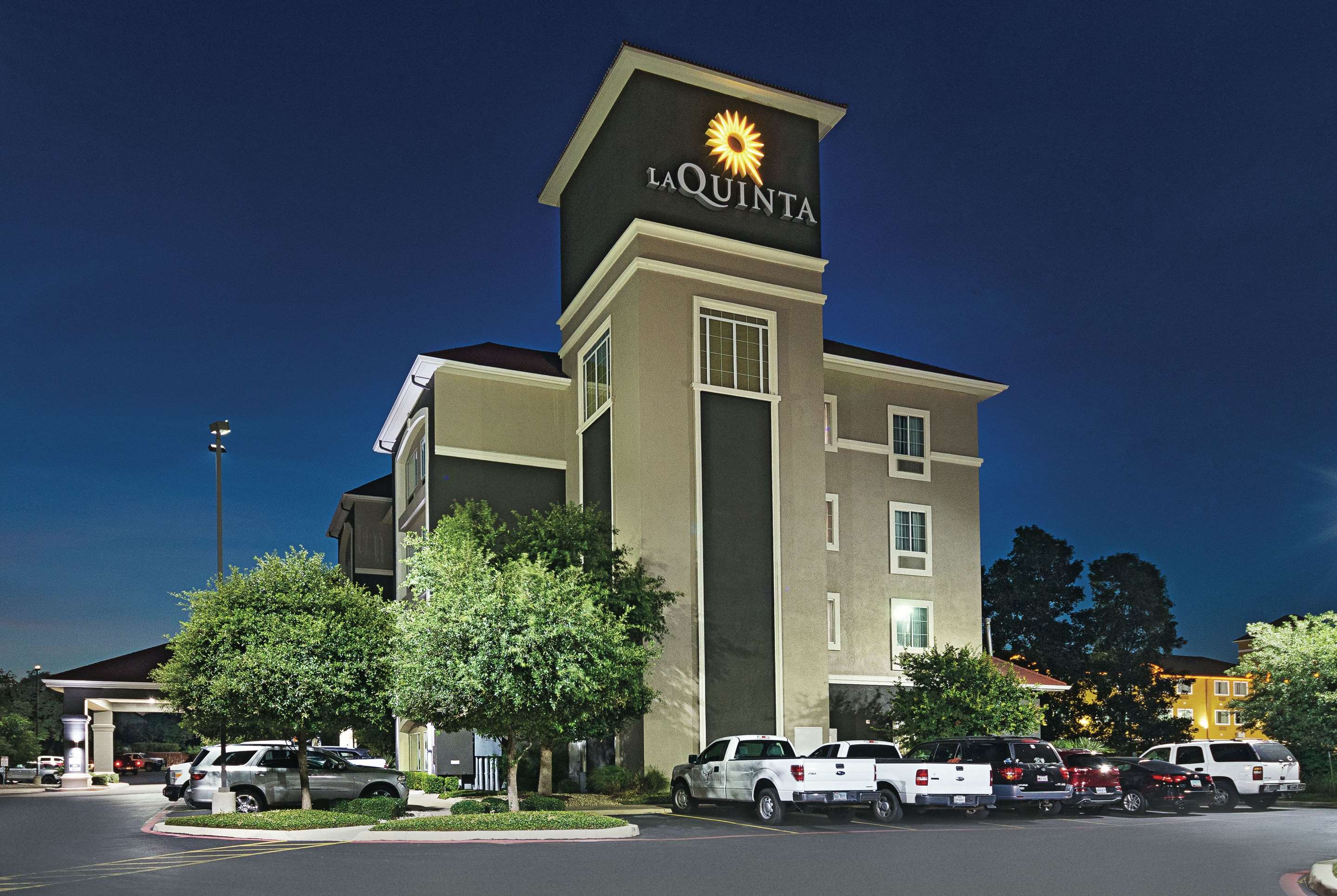 Exterior | La Quinta Inn & Suites by Wyndham San Antonio Northwest