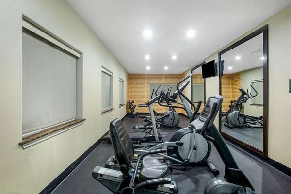 Fitness/ Exercise Room - La Quinta Inn & Suites Kyle