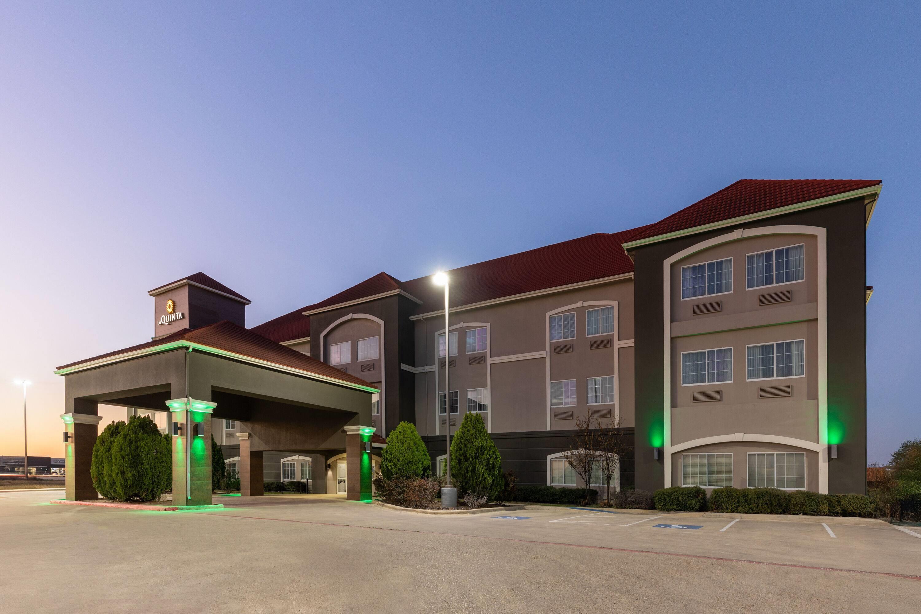 Exterior | La Quinta Inn & Suites by Wyndham Kyle - Austin South
