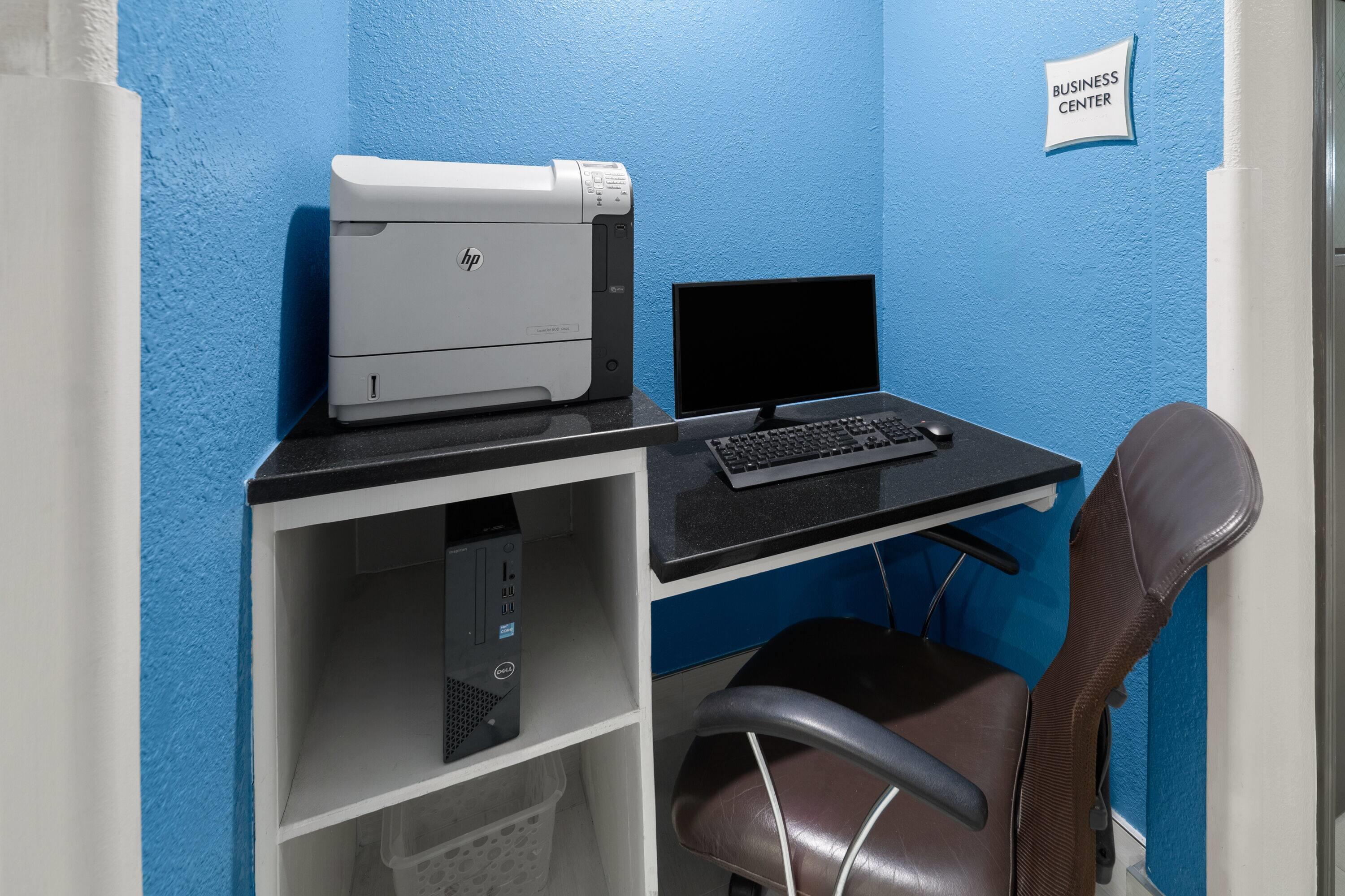 Business Center | La Quinta Inn & Suites by Wyndham Kyle - Austin South