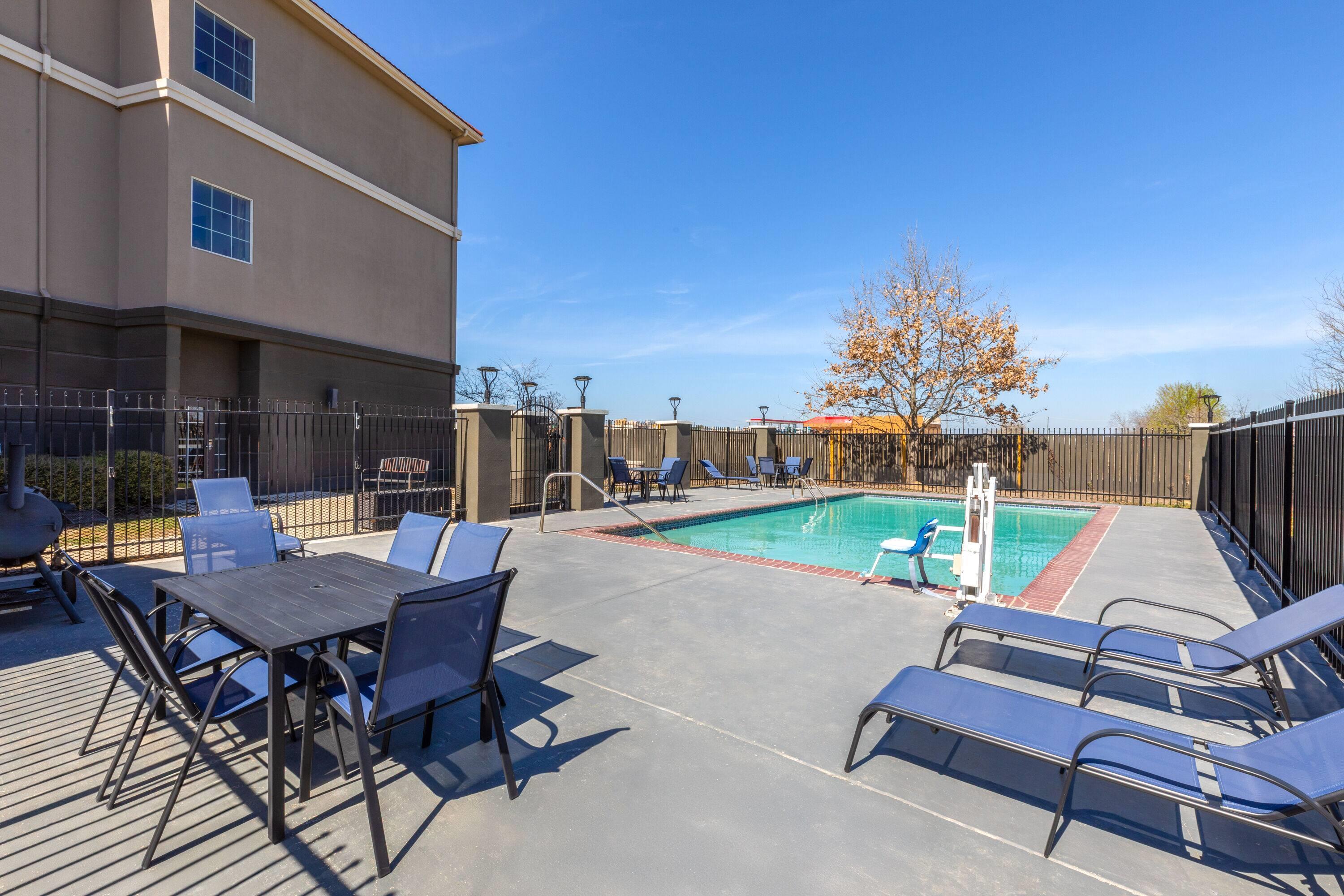 Pool - indoor | La Quinta Inn & Suites by Wyndham Kyle - Austin South