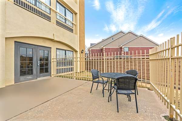  - La Quinta Inn & Suites Yukon - I-40, Exit 138A & 139B