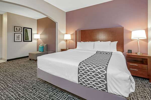  - La Quinta Inn & Suites Yukon - I-40, Exit 138A & 139B
