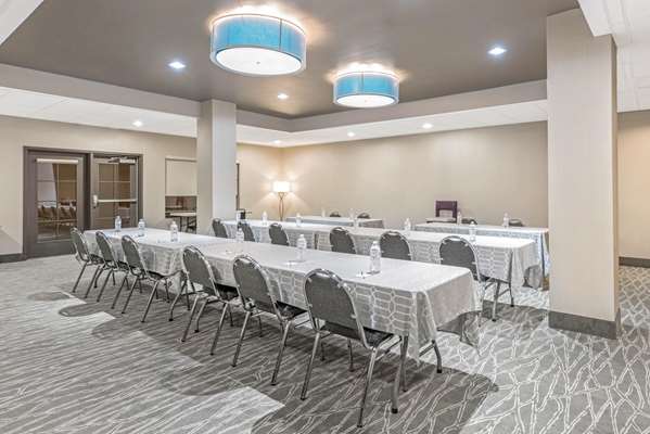  - La Quinta Inn & Suites Yukon - I-40, Exit 138A & 139B